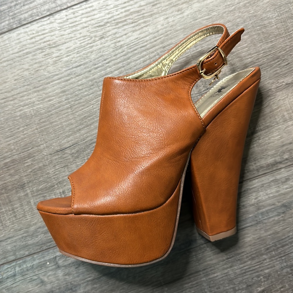 Platform Heels - Picture 2 of 3